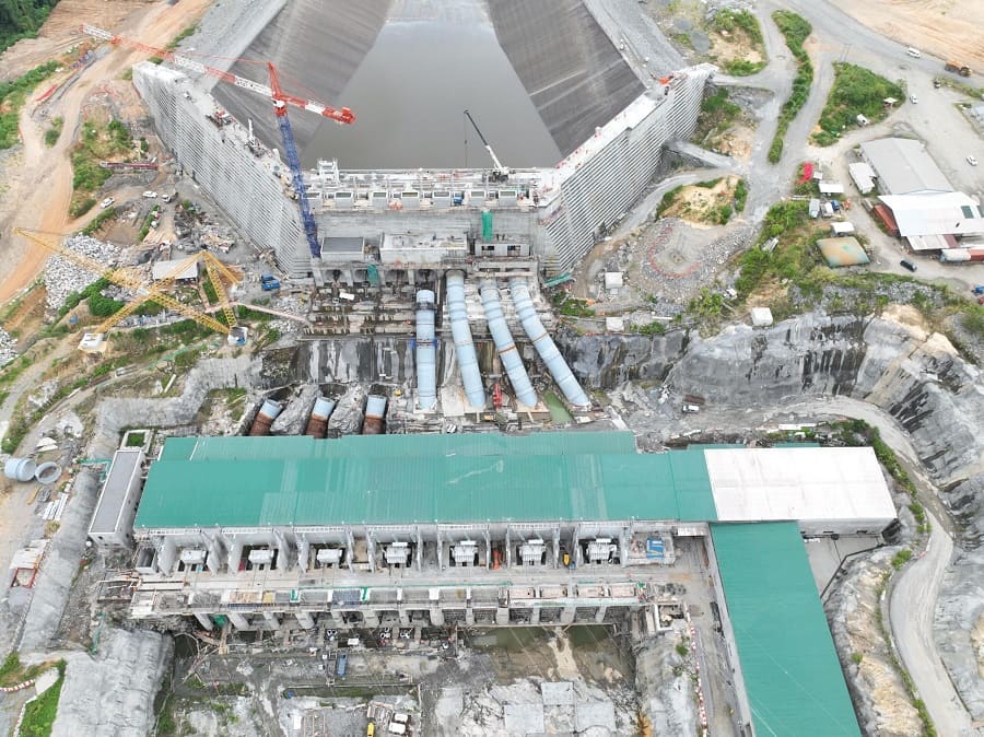 Vue aérienne d'ensemble du chantier de Nachtigal