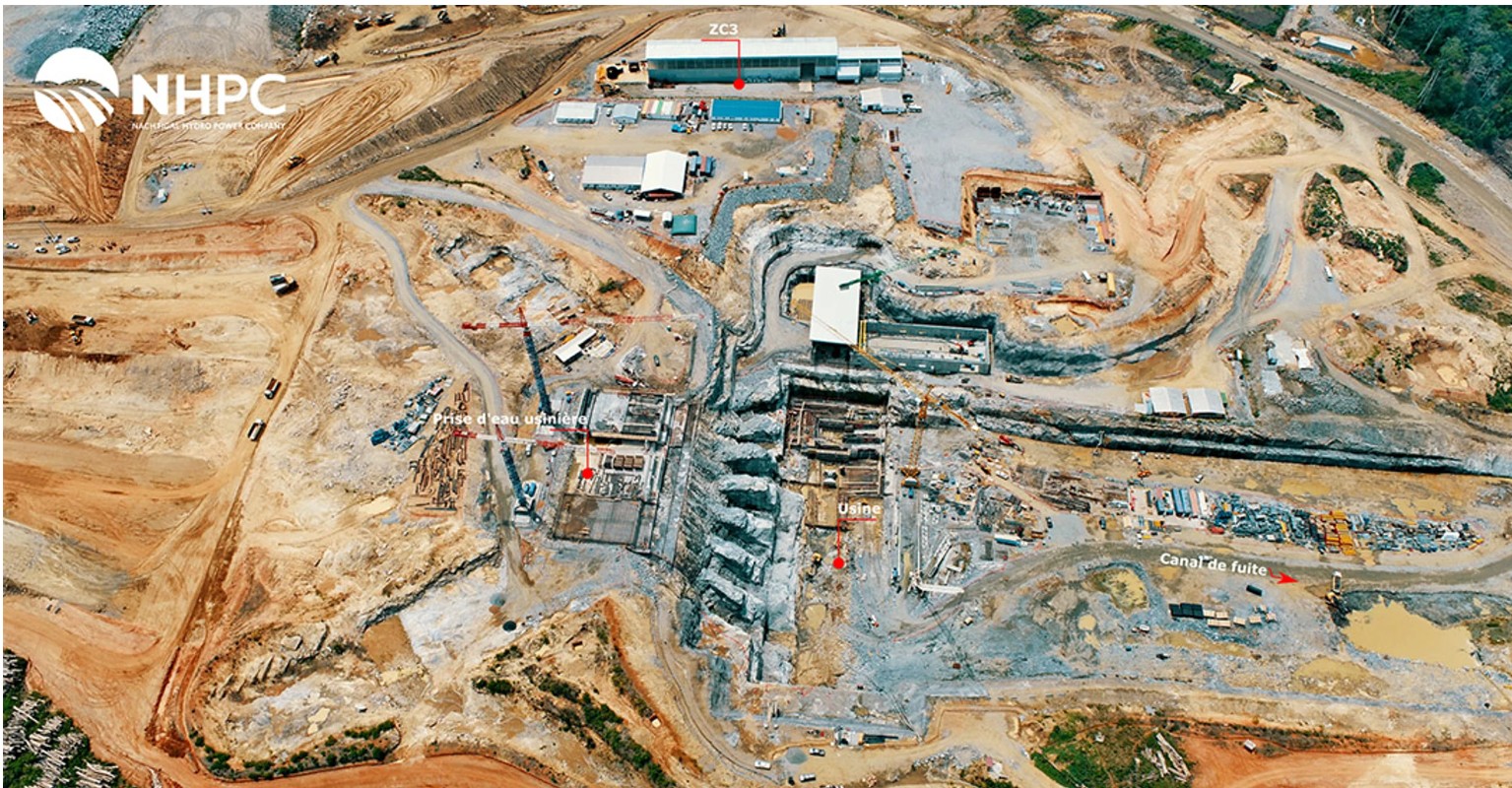 La prise d'eau usinière du chantier de Nachtigal